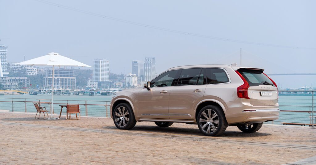 Volvo XC90 Plug-in hybrid - Màu Bright Dusk