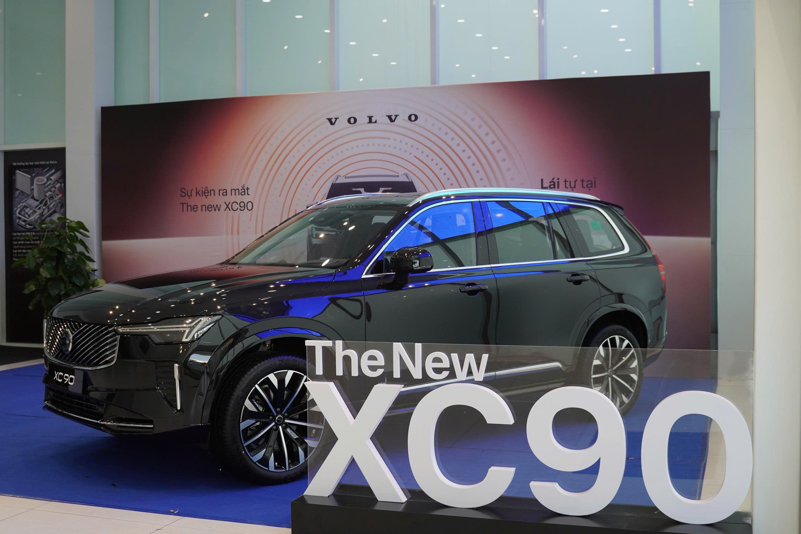 XC90 SUV gia đình 7 chỗ này mang đến tất cả tiện nghi như ở nhà.